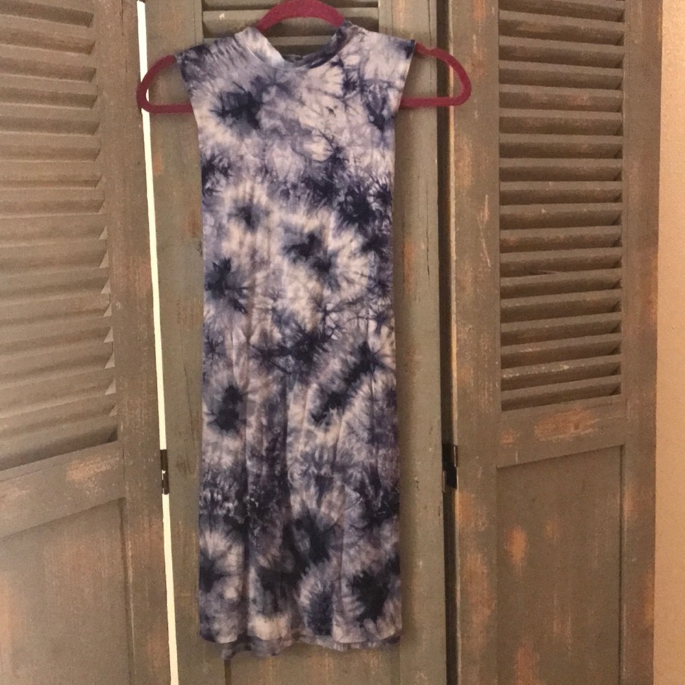 Dress - Picture 2 of 3